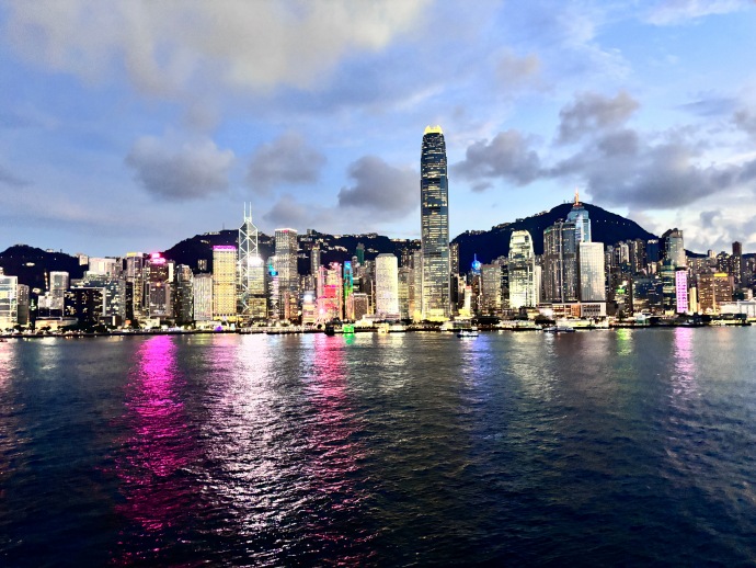 香港，嘉宾云集，观众热情涌动